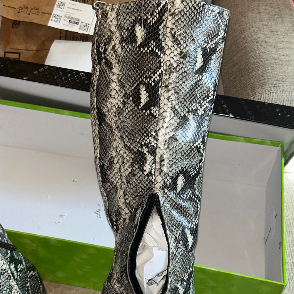 Sam Edelman - Picture 13 of 16